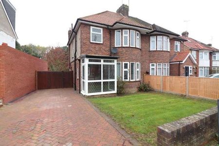 Manton Drive, Luton, Bedfordshire, LU2 - Photo 4