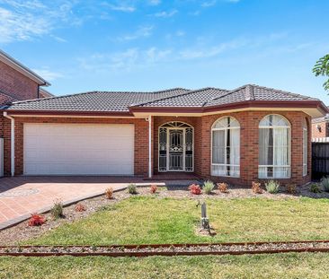 Immaculate family home in a quiet court setting - Photo 1