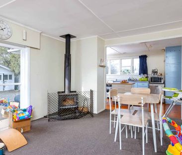 Three bedroom home - Close to local schools! - Photo 1