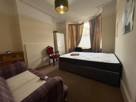 5 bedroom detached house to rent - Photo 4