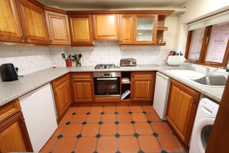 4 bedroom flat to rent - Photo 3