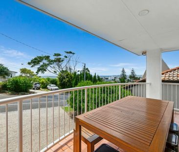 Beachside Living in Prestigious Woodgee Street and Great Ocean Views - Photo 6