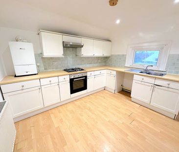 A 2 Bedroom Flat Instruction to Let in Bexhill On Sea - Photo 6