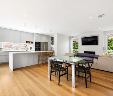 LUXURIOUS FAMILY LIVING IN THE HEART OF PARKDALE! - Photo 1