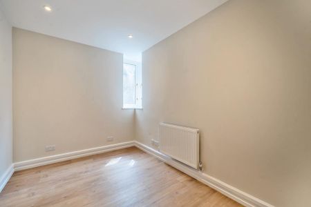 4 bedroom flat to rent - Photo 5