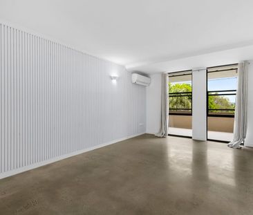 Contemporary 3 Bedroom Townhouse with City Views - Photo 1