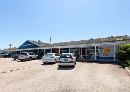 UNIQUE GARDEN OASIS - 3 BEDROOM HOME WITH STUDIO & LAKE VIEWS - Photo 4