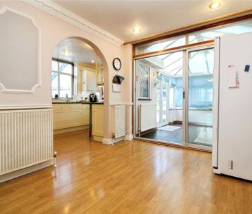 3 bedroom semi-detached house to rent - Photo 6