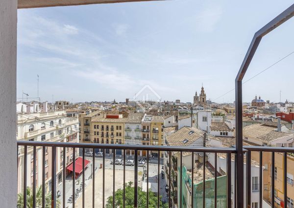 Excellent 3 Bedroom apartment for rent in El Carmen, Valencia