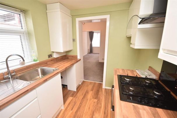 2 bedroom terraced house to rent - Photo 1