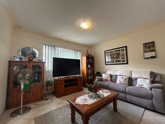 Beautiful Townhouse in a Prime Location - Photo 1