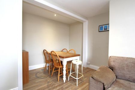 5 bedroom flat to rent - Photo 4