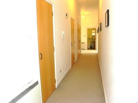 2 bedroom flat to rent - Photo 3