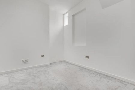 2 bedroom flat in London - Photo 5