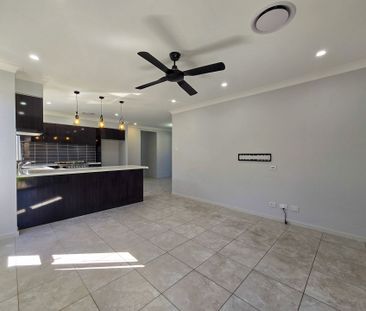 Modern, Low-Maintenance Living. Solar Family Home - Photo 1