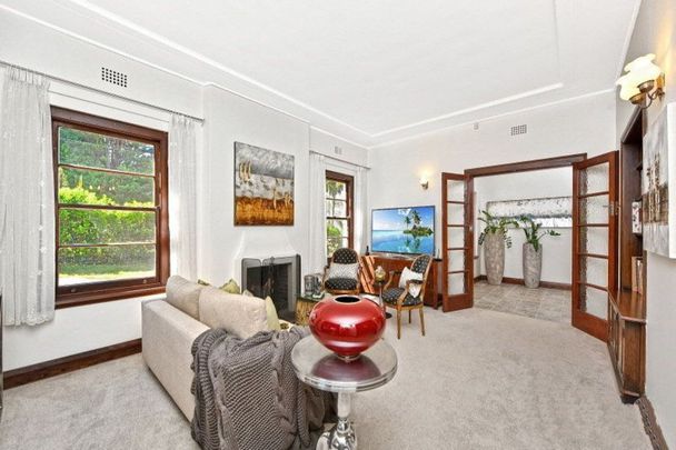 Exquisite Single-Level Family Residence in Coveted Killara Locale - Photo 1