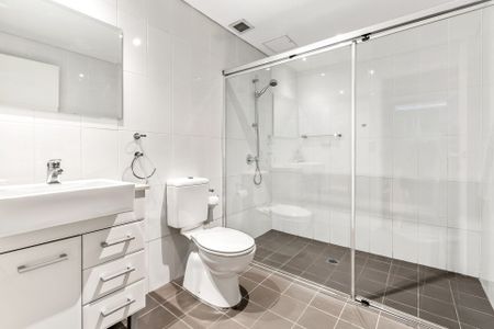 $1,040 Another Premium Result by Costa Kaparos - STUNNING SPLIT-LEVEL 2 BEDROOM 2 BATHROOM APARTMENT - Photo 5