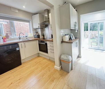 3 bedroom semi-detached house to rent - Photo 6