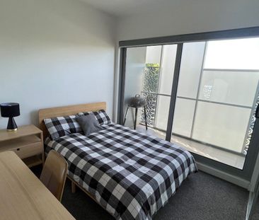 2 Bedroom 1 Bath Furnished Apartment. Short term lease considered - Photo 4