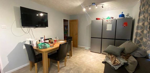 Lauradale, Bracknell Lauradale, Bracknell - Photo 2