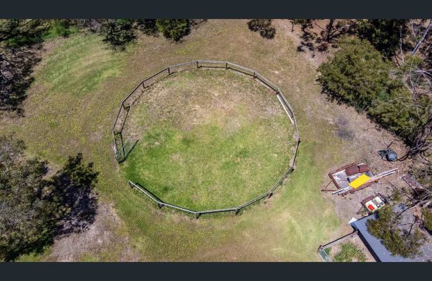 Stunning property for horse lovers! - Photo 1