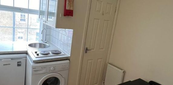 Studio to rent - Photo 2