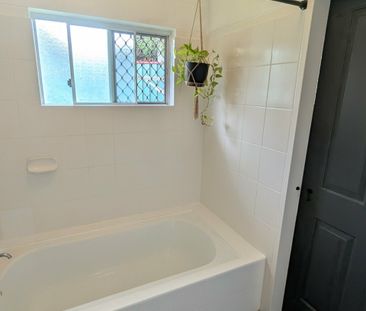 NEAT AS A PIN! - Photo 6