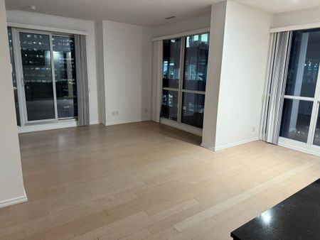 For Lease - 70 Temperance Street Unit# 3811, Toronto, Ontario - Photo 2