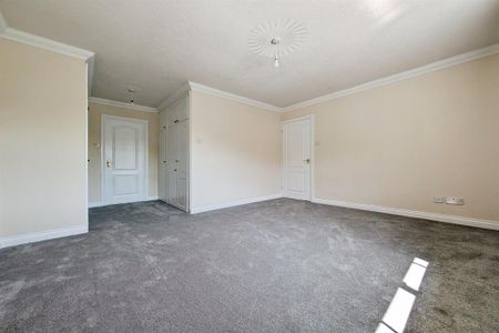 5 bedroom detached house to rent - Photo 4