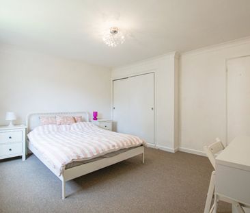 Situated in the highly sought-after coastal village of Bosham, West... - Photo 6