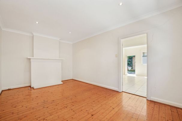 Spacious 2 Bedroom Apartment in the Heart of Waverley - Photo 1