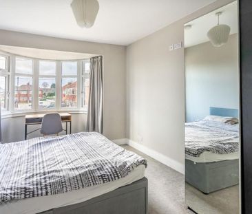 4 bedroom semi-detached house to rent - Photo 4