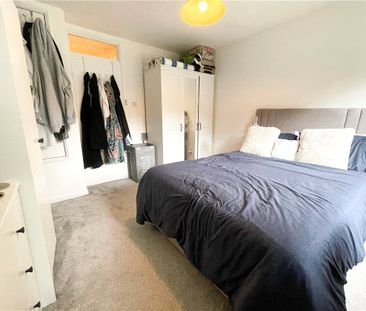 Englefield Green, Egham, Surrey, TW20 0PA - Photo 4
