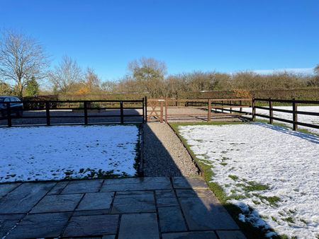 Charming Three Bed Barn - Photo 4