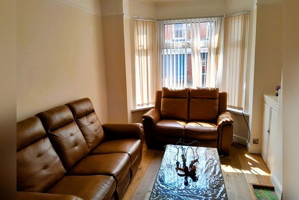 4 bedroom terraced house to rent - Photo 1