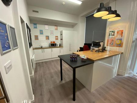 1 bedroom in a flat share to rent - Photo 5