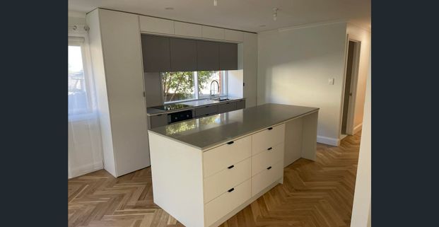 Newly renovated open plan living - Photo 1