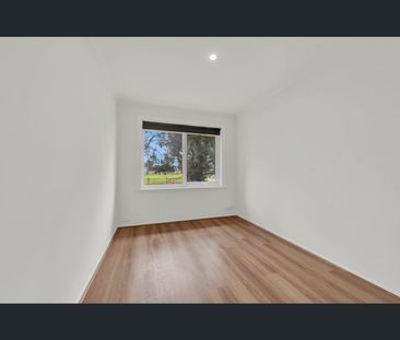 8 Lehmann Crescent, Frankston North, Vic 3200 - Photo 4