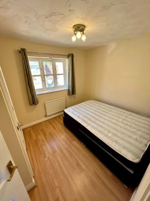2 bed maisonette to rent in Hatcher Crescent - Photo 1