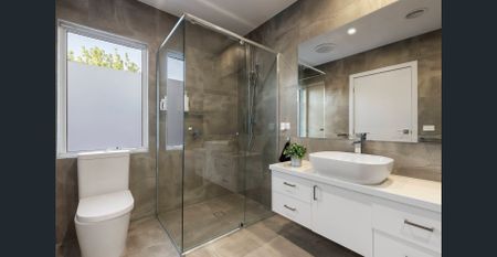 Luxury Home with space for everyone! - Photo 5