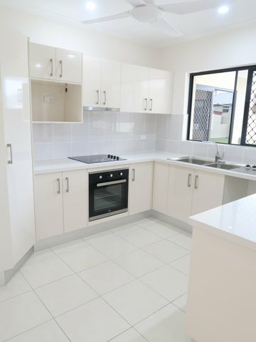 BEAUTIFUL 4 BEDROOM HOME - Photo 5