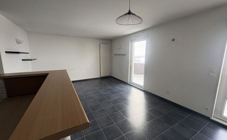 FRASNE - APPARTEMENT T4 - TERRASSE - CELLIER - GRAND GARAGE - Photo 2