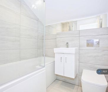 3 bedroom detached house to rent - Photo 2