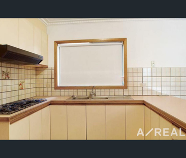 Spacious & Stylish Townhouse in a Prime Location - Photo 3
