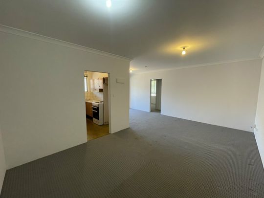 Charming 2-bedroom Unit - Photo 1