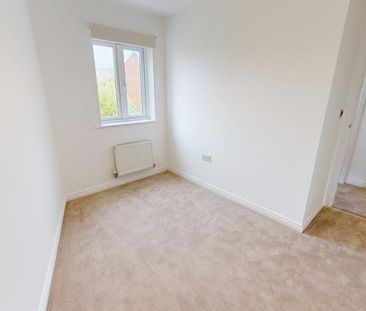 4 bedroom semi-detached house to rent - Photo 3