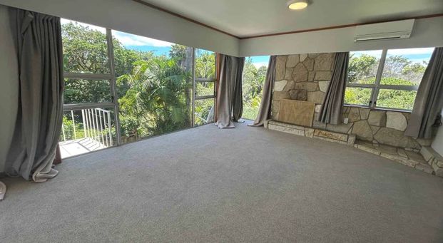 Charming 2 Bedroom Unit - Photo 1