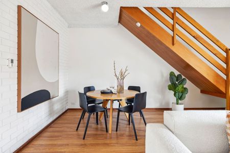 Stunning townhouse in excellent location & Renovated! - Photo 5