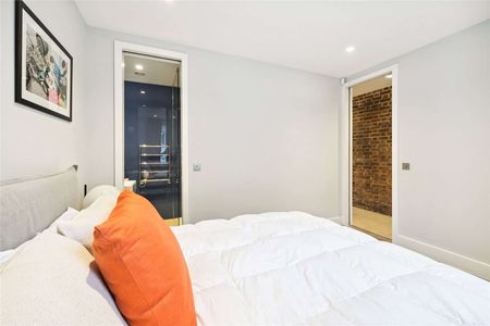 A fantastic, very stylishly refurbished house in a sought after location in Kensington. - Photo 4