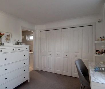 4 bedroom semi-detached house to rent - Photo 5